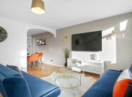 Cosy 3 Bedroom with Free Parking, Garden and Smart TV with Netflix by Yoko Property, hotell med parkeringsplass i Coventry