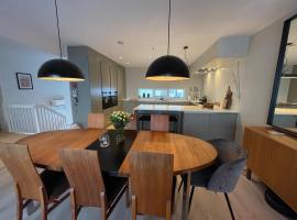 Modern and sentral home - close to centrum and nature, hotel a Tromsø