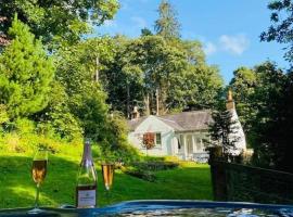 Scaurbridge Cottage with Hot Tub and Sauna, hotel med parkering i Thornhill