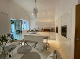 Thornton House Private Country House Thornton Hough Entire House sleeps 6, hotel familiar en Wirral