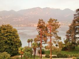 Bellagio Retreat lake view apartment, מקום אירוח ביתי בLimonta