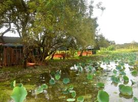 Meegahapokuna Resort, отель в Анурадхапуре, рядом находится Kuttam Pokuna, Twin Ponds