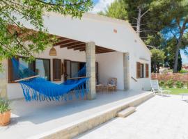 Villa Can Ordinas, pet-friendly hotel in Alcudia