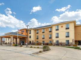 Comfort Inn & Suites Cedar Rapids North - Collins Road, hotel near The Eastern Iowa Airport - CID, Cedar Rapids