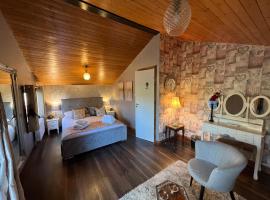 Squirrel Lodge at Owlet Hideaway - with Hot Tub, Near York, appartement à York