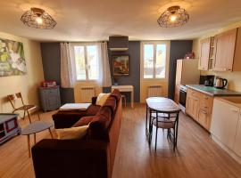 Le Studio Bis - Appartement meublé tout confort Centre Ville, готель у місті Пон-Сент-Максанс