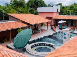 Pousada Yanah, hotel u gradu Pirenopolis