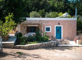 Chaihoutes stone House into Olive farm in Zia，Ágios Dimítrios的Villa