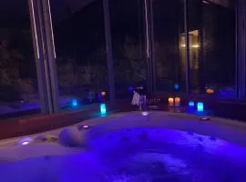Domaine Spa Perret-Parc 3Ha-À3Mn Giverny-Jardins Monet-Le Vexin-Château ArtDéco MasterSuite B&B et-ou Gîte de Charme-Aire Enfants-PingPong-Piscine Chauffée en Été-Options Dîner-Billard-Massage-Yoga-Coaching-Fitness-Sauna-Hammam-Promo 1HJacuzzi pour 2Nuits