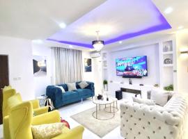 Morak Homes - Luxury 4 bed home with PS5, 24hrs electricity, Super fast Wifi, Snooker, Games room - in a secured estate: Abuja'da bir kiralık tatil yeri