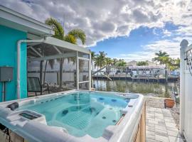 Waterfront Matlacha Home with Hot Tub and Grill!, hotel perto de Coast Connection Family Boating Center, Matlacha