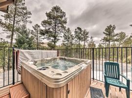 Casa Ruidoso Cabin Hot Tub, Views and Pool Table!, cottage in Alto