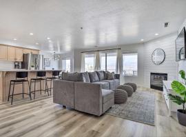 Luxe Family Condo with Mtn View and Resort Perks!, lägenhet i St. George