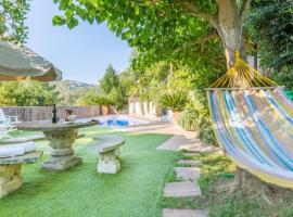 Dama, hotel with pools in Mont Barbat