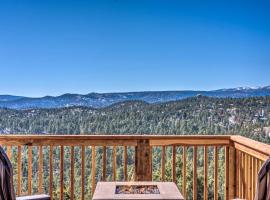 Mountains Majesty Cabin with Hot Tub and Mtn Views!, ξενοδοχείο σε Ruidoso