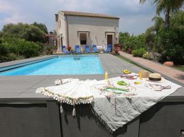 Casa delle foglie, hotel con alberca en San Giovanni la Punta