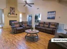 Pool House, 20 Minutes from DT 4BDR for 10 Guests - Winkleman
