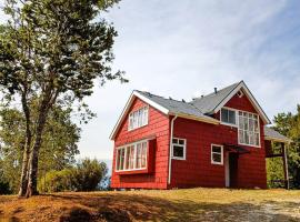 Chiloé-Quemchi Casa con vista al mar y sendero a la playa, hotell sihtkohas Quemchi