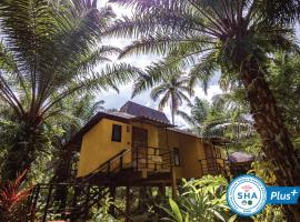 Anurak Community Lodge - SHA Plus, hotel sa Khao Sok