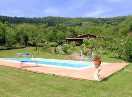 Podere Mezzavia by VacaVilla, hotel in Piancastagnaio