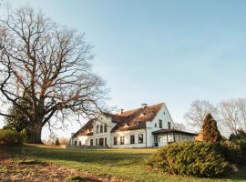 Mioduński Dworek, hotel v destinaci Ryn