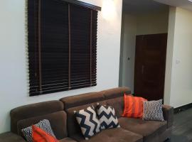 DELIGHTFUL ! 3 BEDROOM TERRACE DUPLEX EN-SUITE LEKKI AIRCON WiFi, holiday rental in Lagos