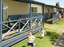 BIG4 Waters Edge Holiday Park, hotelli kohteessa Lakes Entrance