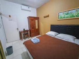 Syafa Homestay Syariah Mitra RedDoorz, hotel v destinaci Jembel