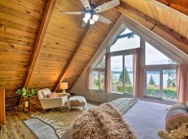Coastal Cabin with Puget Sound and Rainier Views!, cottage in Allyn