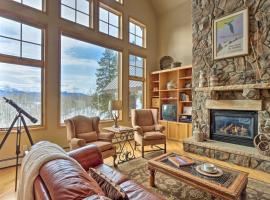 Grand Fraser Escape with Private Deck and Hot Tub, hotel din Fraser