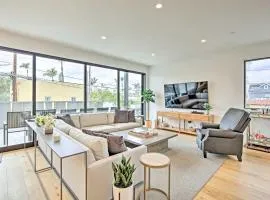 Chic Coronado Retreat with Patio and 4 Cruiser Bikes!