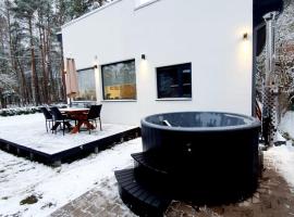 Villa Gauja - Your Escape Near the Sea & Lakes in Pine Forest, hotell i Gauja