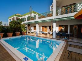 Holiday villa in elite residential area of Faro, hotel near Forum Algarve Shopping Center, Faro