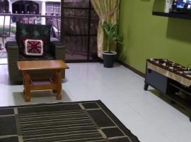 ROSSA HOLIDAY APARTMENT, beach rental in Kuah