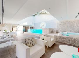 THE POOL HOUSE Cannes, hotel s jacuzzi v Cannes