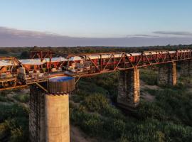 Kruger Shalati - Train on The Bridge & Garden Suites, hotel in Skukuza