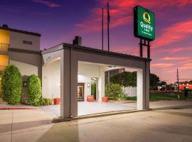 Quality Inn Tulsa Central, hotell i Tulsa