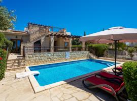 3 bedroom Villa Madelini with private pool, Aphrodite Hills Resort, hotel v destinaci Kouklia