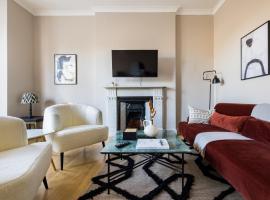 The Ealing Escape - Elegant 2BDR Flat With Parking, apartment in Ealing