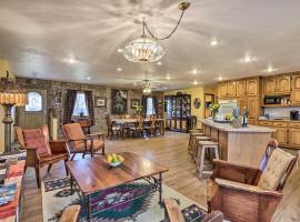 Missouri Getaway with Pasture Views and Patio!, hotel a Buffalo