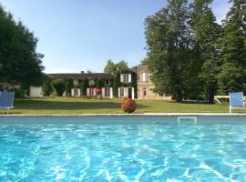 Domaine de Rateau, hotel with parking in Bayas