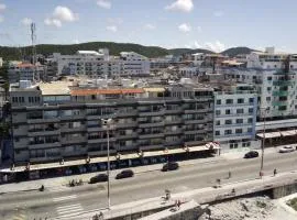 Vista mar, duplex a 20 mts praia do forte, banheira e wifi