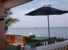 Serdena Homestay Fronting Cuatro Islas, vacation rental in Hindang
