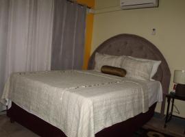 Comfy, Central & Elegant Studio New Kingston, hotel v destinaci Kingston