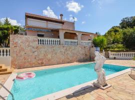 Awesome Apartment In Bastelicaccia With 2 Bedrooms, Outdoor Swimming Pool And Swimming Pool, leilighet i Bastelicaccia
