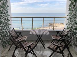 Santorini Seafront Stay, hotel di Alexandria