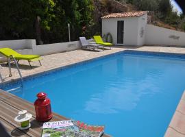 villa avec piscine et vue panoramique sur mer et montagne, hotel di Aspremont