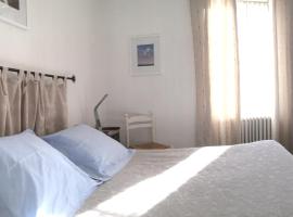 Hôtel Restaurant Les Touristes, hotel en Vals-les-Bains