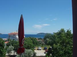 SKIATHOS STUDIOS, Ferienwohnung mit Hotelservice in Skiathos-Stadt