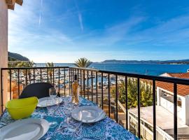 Holiday Home La Corniche by Interhome, overnatningssted i La Madrague